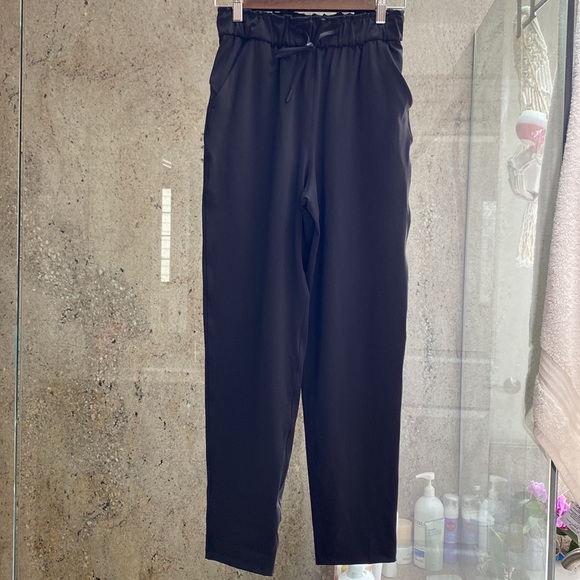 Lululemon pants 4 - Picture 2 of 6